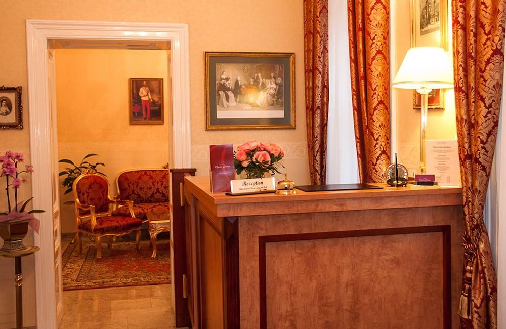 Opera I Self Check In 4* Vienne